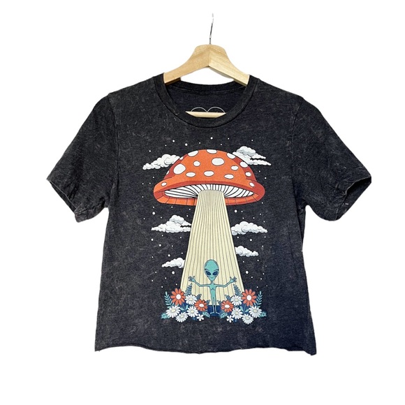 Mushroom Abduction NWOT Graphic Tee